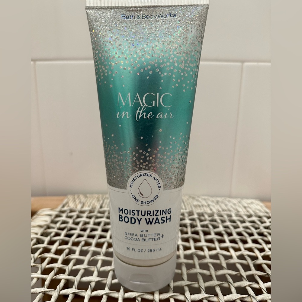 NWT Bath and Body Works Magic In The Air shower gel